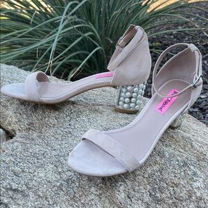 Betsy Johnson Nyla Block Heel Sandal Size 6.5